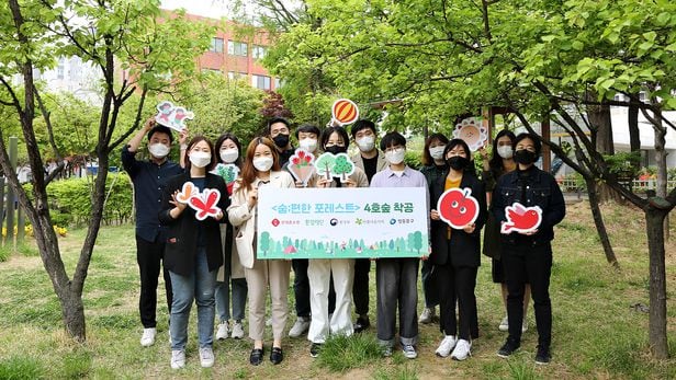 롯데홈쇼핑은 22일 서울 영등포구 당산근린공원에서 친환경 녹지공간 ‘숨;편한 포레스트 4호’ 조성을 위한 착공식을 진행했다. /롯데홈쇼핑 제공