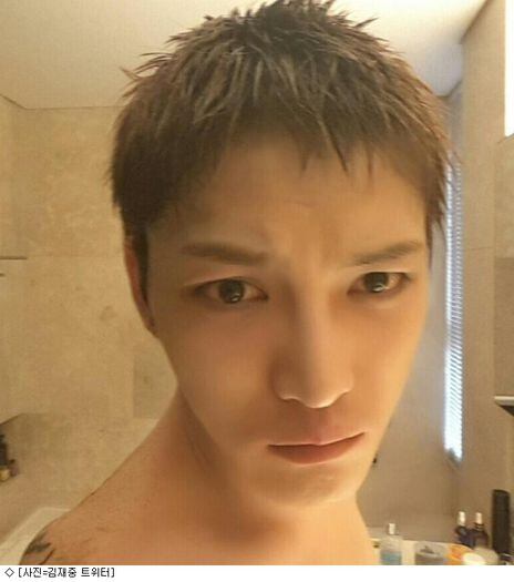 김재중, Jyj 멤버 중 가장 먼저 입대 '빡빡이로 변신' - 조선비즈