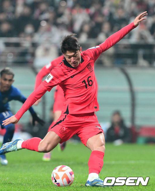 ‘축구선수 황의조의 형수 A씨의 협박 사건에 대한 파장과 대한축구협회의 대응’