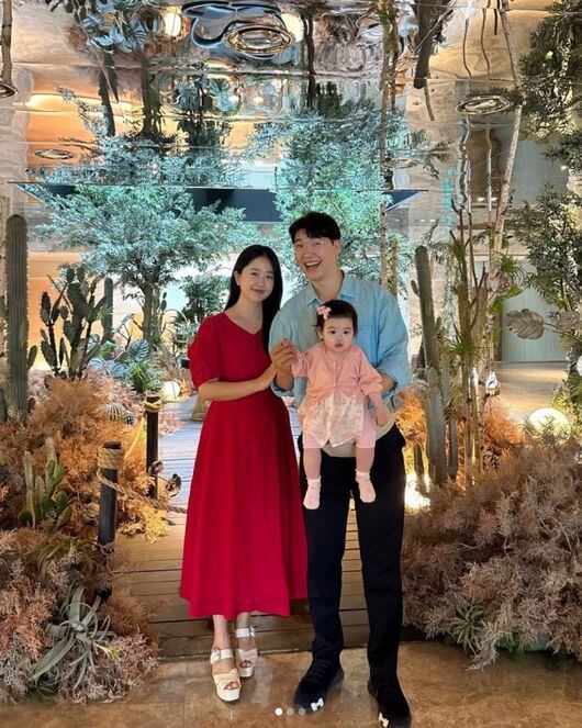 Park Soo-hong Celebrates Wife's First Birthday After Giving Birth