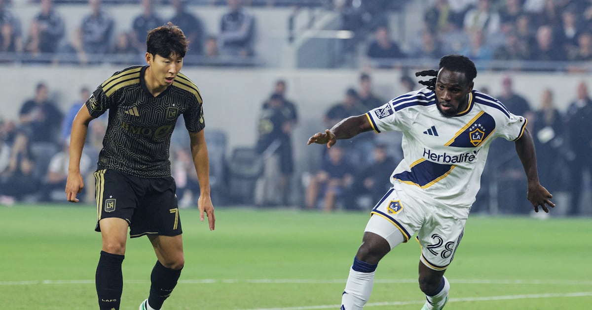 Video Fan C LAFC fan shouts racist “nihao” at Son Heung-min, sparks controversy ...