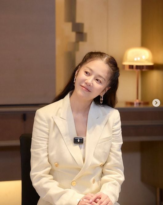 Go Hyun-jung Shares Joyful Moments from Photoshoot