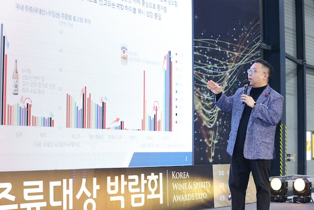 문정훈 서울대학교 농경제사회학부 교수가 7일 서울 세텍에서 열린 대한민국주류대상 박람회에서 강연을 하고 있다. /조선비즈