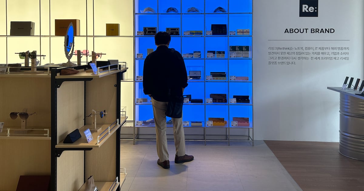 “남이 썼으면 어때” MZ 열광에 백화점·아웃렛도 중고시장 ‘눈독’ - 뉴스 썸네일 이미지