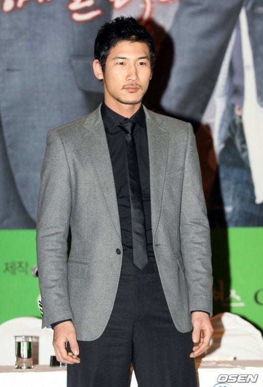 Fans and colleagues remember late actor Lee Un on 17th anniversary of ...