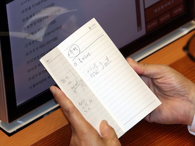 金 수첩 속 서울시장 후보 ‘청래’… 鄭 “‘민석’이나 적어라”