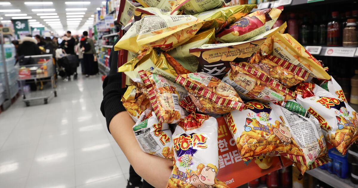 2만 5천 원 내고 과자 181봉지 가져감 ㅋㅋㅋ 이마트 대란