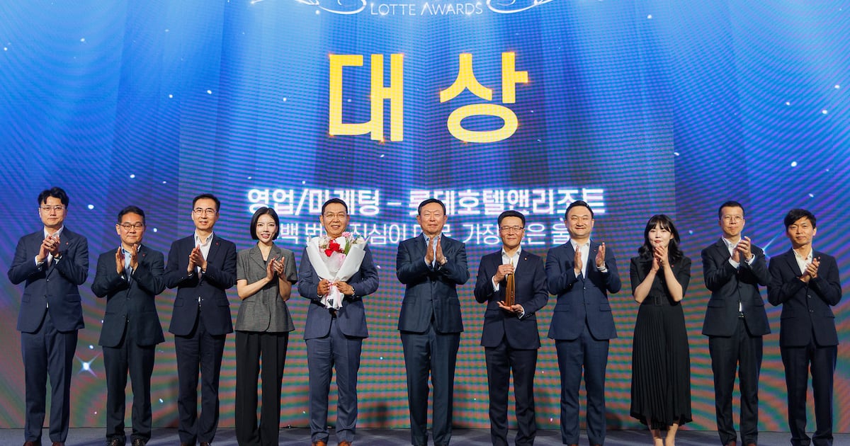신동빈 회장, 롯데 어워즈 시상... "과감한 도전으로 경쟁력 높여야" - 뉴스 썸네일 이미지