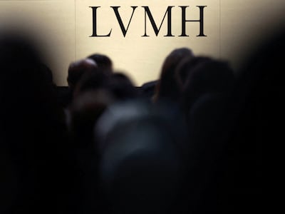 가방값 가파르게 올리더니 부메랑… 시총 반토막 난 LVMH