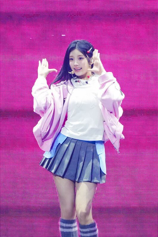 ILLIT Surprises Fans with Comeback Teaser at 2025 Weverse Con Festival