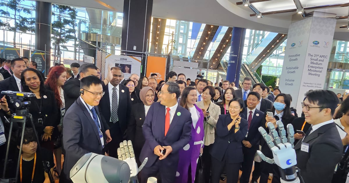 "韓 혁신 中企입니다" 한성숙 장관, APEC 중기회의서 K뷰티·AI 기업 소... - 뉴스 썸네일 이미지