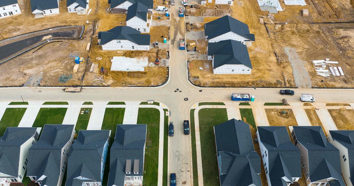 U.S. housing market faces surge in underwater dwellings amid rising interest rates