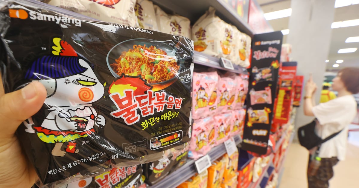 '주가, 오르는 종목이 더 오른다?' 삼양식품과 농심의 엇갈린 목표주... - 뉴스 썸네일 이미지