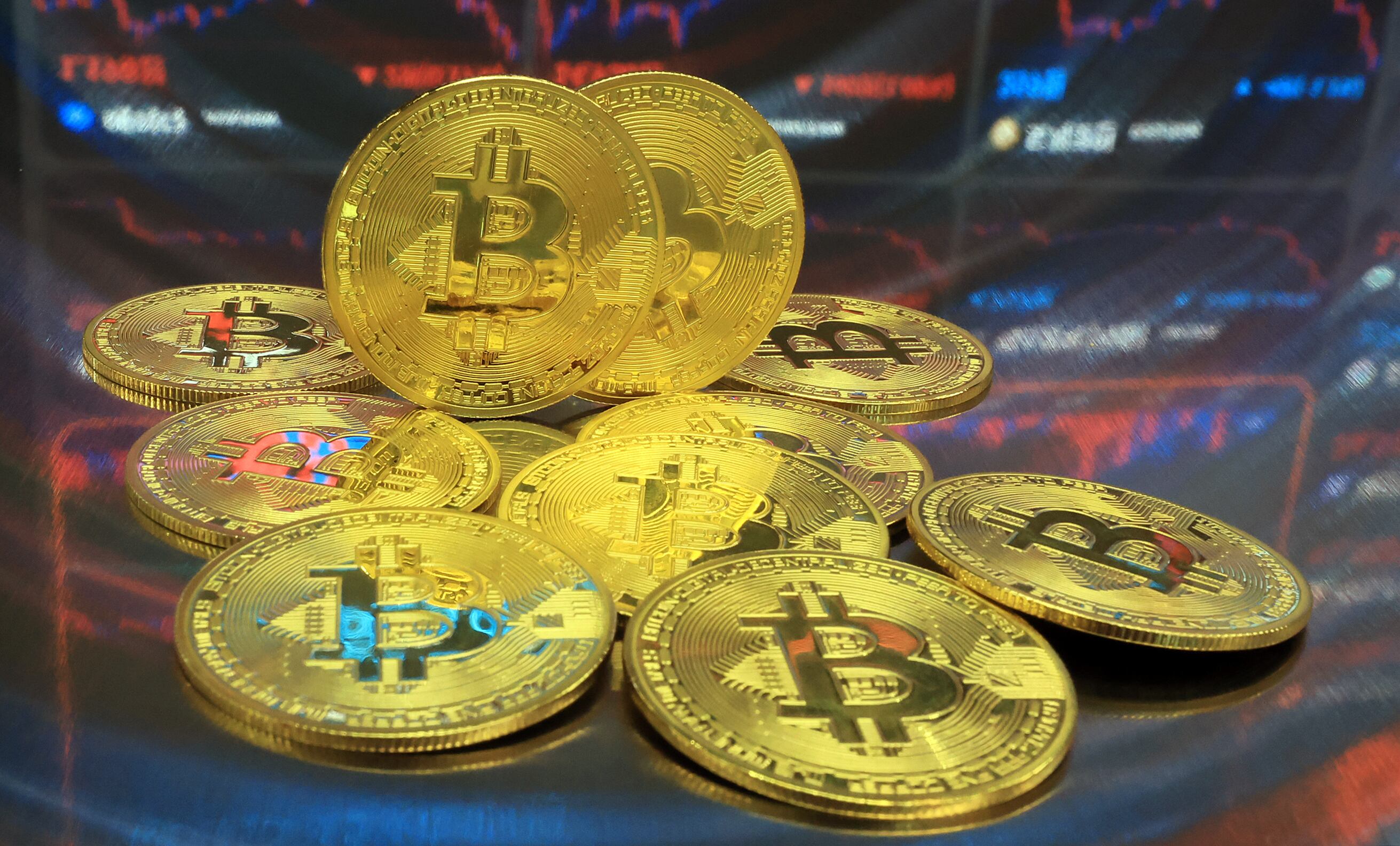 美 금융 불안 확산에 가상자산도 일제 하락… 비트코인 10만7888달러 - 조선비즈