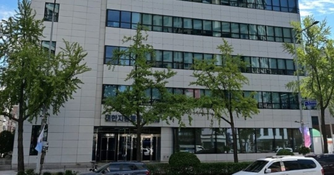 매각이냐 재건축이냐... 행정공제회, 사옥 활용방안 검토 - 뉴스 썸네일 이미지