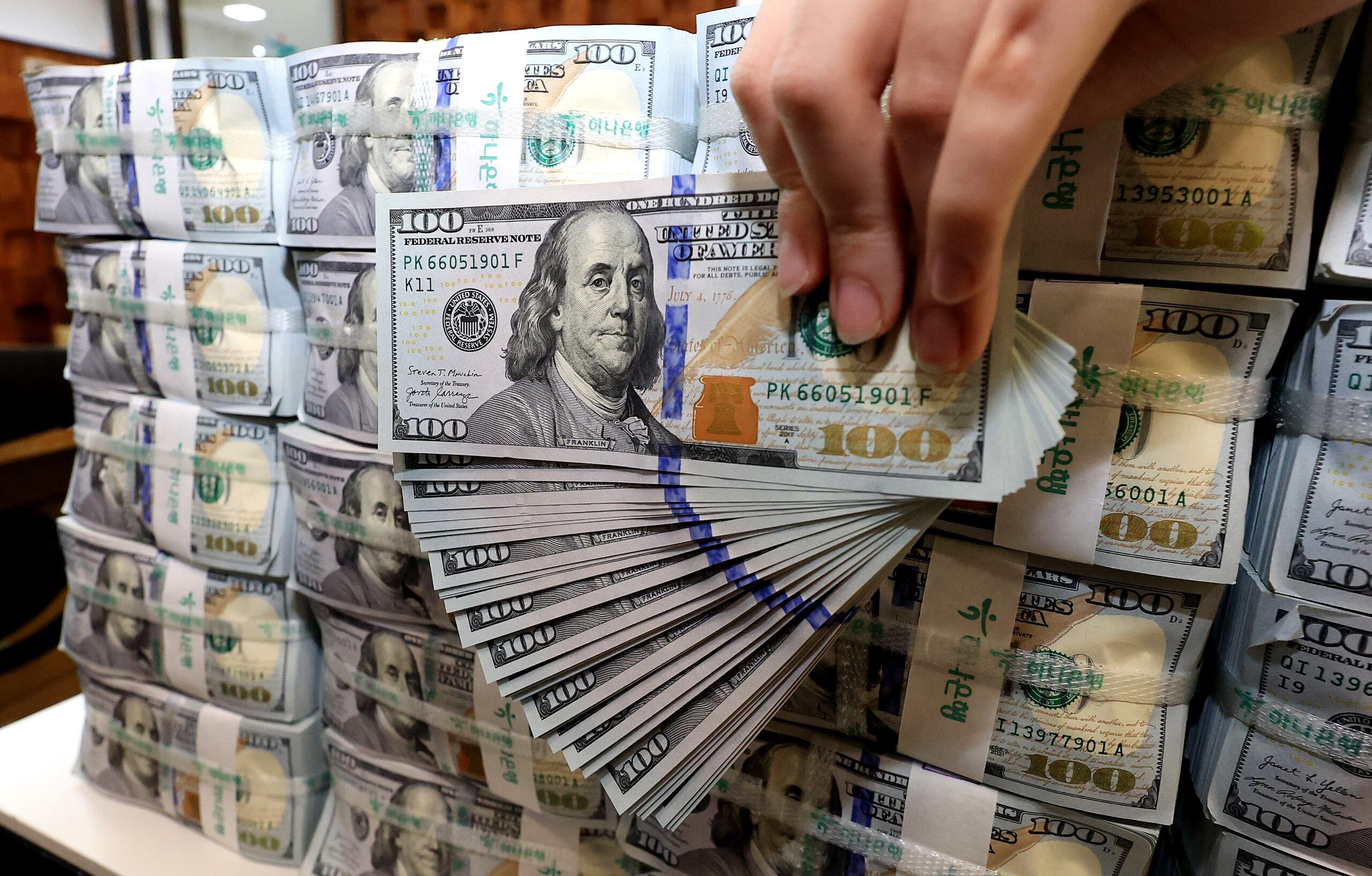 11월 달러 예금 석 달 만에 증가... “기업 수출대금 수취 늘어” - 조선비즈