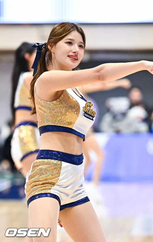 Photo Lee Yebin Cheerleader Snaps Hip CHOSUNBIZ photo-lee-yebin-cheerleader-snaps-hip-chosunbiz