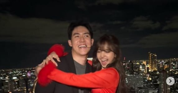 Photo: Chosunbiz BLACKPINK Lisa Sparks Dating Rumors After Close Photo With Friend Pleum
