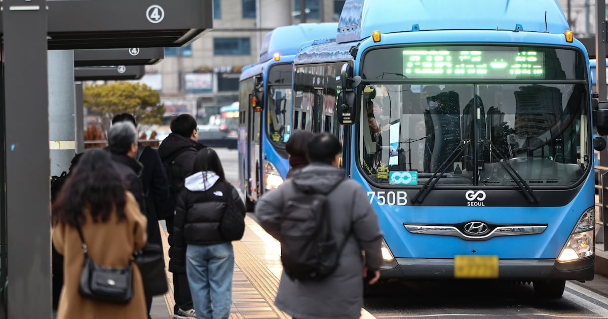 Photo: biz.chosun.com Seoul Bus Union Threatens Full Strike on Sept. 16 After Talks Fail