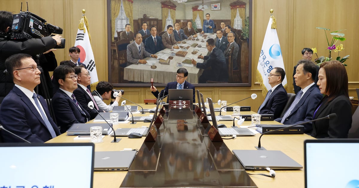 이창용 한국은행 총재 기준금리 동결 관련 이미지