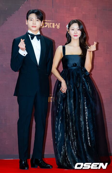 [Photo] Kwon Do Hyoung and Han Geu-ru unify in black - CHOSUNBIZ
