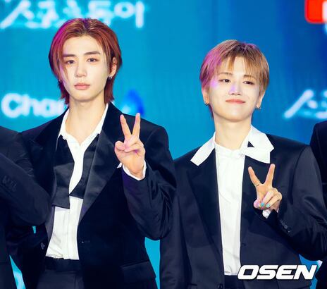 [Photo] BOYNEXTDOOR Lee-han - Riwoo flash cute V signs - CHOSUNBIZ