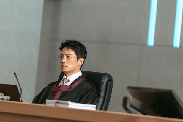 Jisung confronts courtroom corruption in new South Korea drama - CHOSUNBIZ
