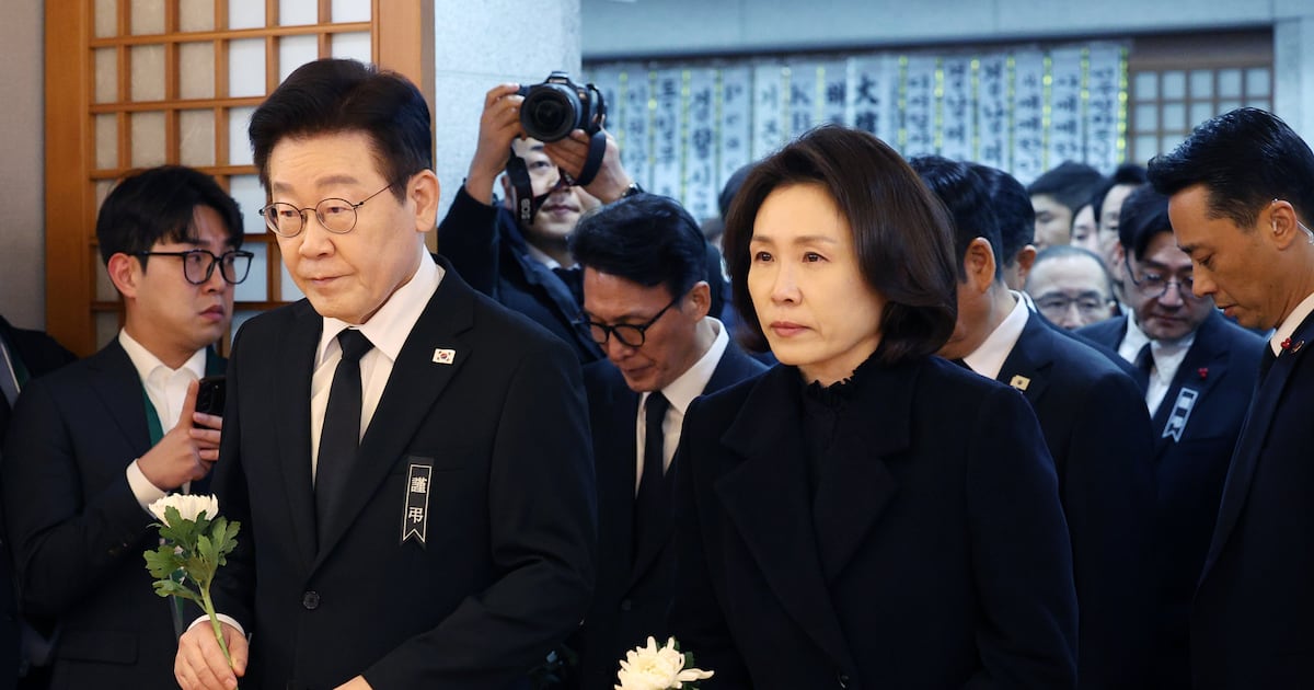 김혜경 여사, 문 전 대통령 장모상 조문.. 전·현직 대통령가 교류 중?