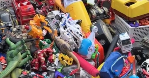 황정음 장난감 무료 나눔 했다가 '쓰레기 처리' 논란?