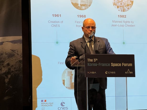Suchet Lionel (Lionel Suchet), Chief Operating Officer (COO) of the French National Centre for Space Studies (CNES), is presenting at the 5th Korea-France Space Forum held at the Four Seasons Hotel in Seoul on the 27th. /Courtesy of Park Su-hyun
