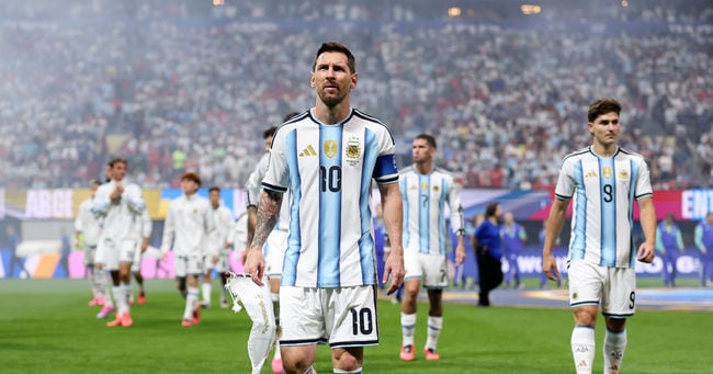 Daily Mail fuels Argentina conspiracy by dubbing Elfath "Messi's favorite referee"