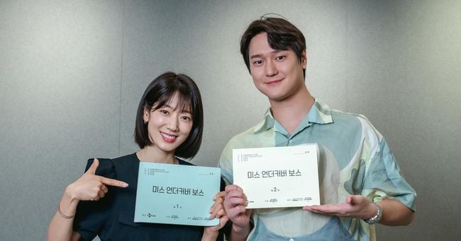 Park Shin-hye and Ko Kyung-pyo lead retro office comedy Undercover Miss Hong - CHOSUNBIZ