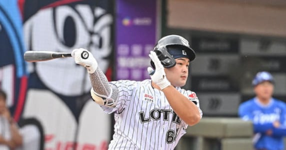 김동현 시즌 첫 2루타 장면