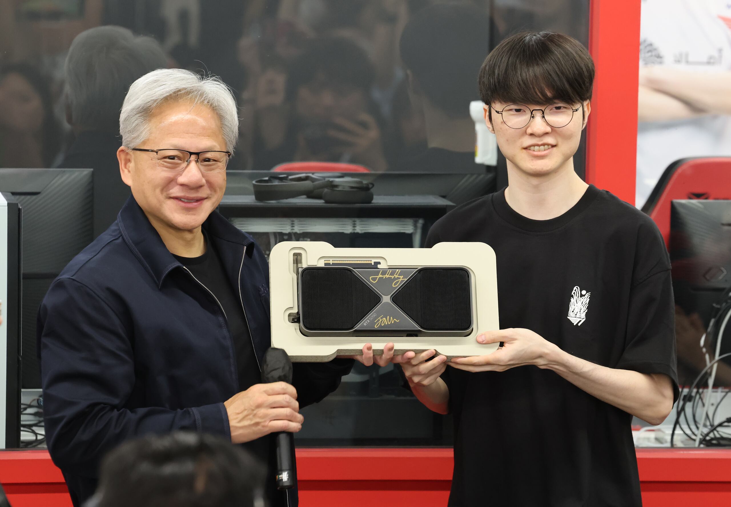 フアンNVIDIACEO初来韓 T1と面会しeスポーツ重視示す - ChosunBiz