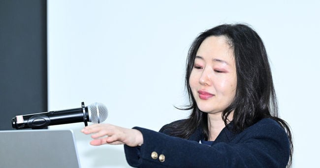 Min Hee-jin offers 25.6 billion won to end lawsuits and protect NewJeans - CHOSUNBIZ