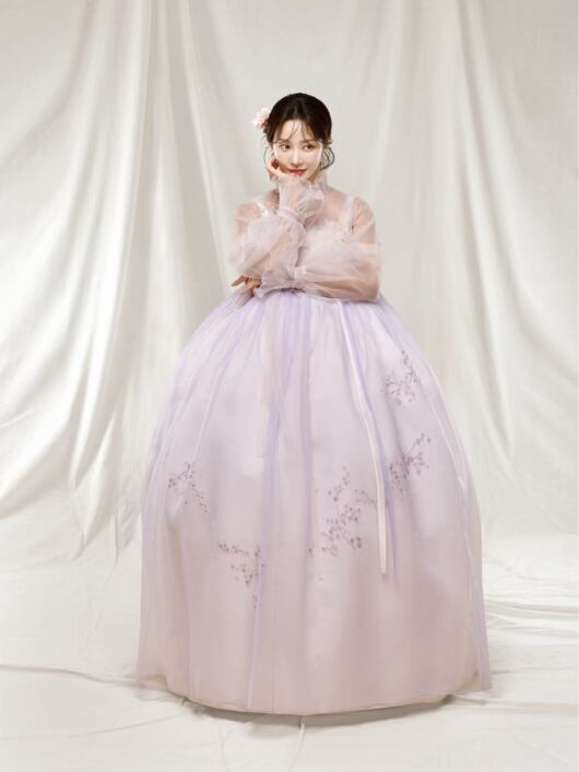 Han Geu-ru showcases slim figure in hanbok after 18kg weight loss ...