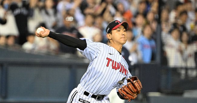 잠실 경기에서 수비 장면을 선보인 LG 우강훈