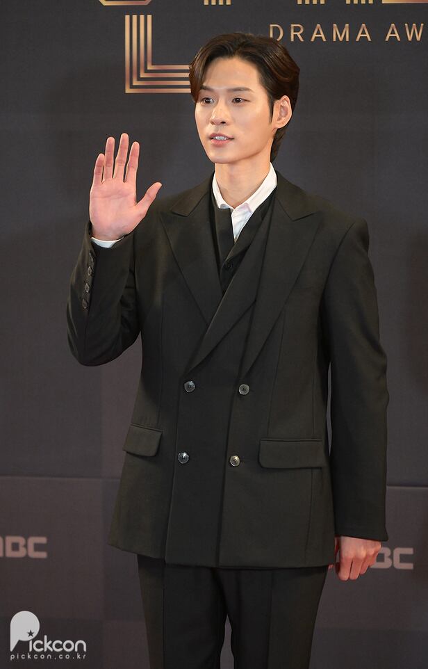 윤지온, 음주+오토바이 도난까지?
