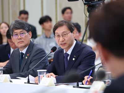 李, 국민연금에 “선거 때문에 주식 산 거 아냐, 확인차 질문”
