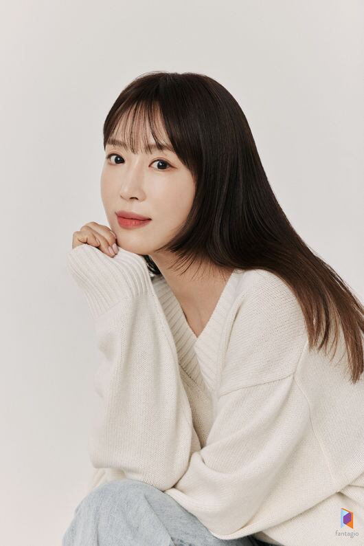Kang Ye-won Kicks Off 2025 with Exciting New Projects