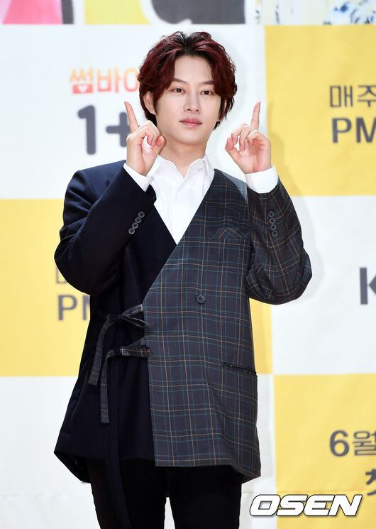 Kim Heechul Surprises Fans with Fake Marriage Announcement on '20th Century Hit Song'