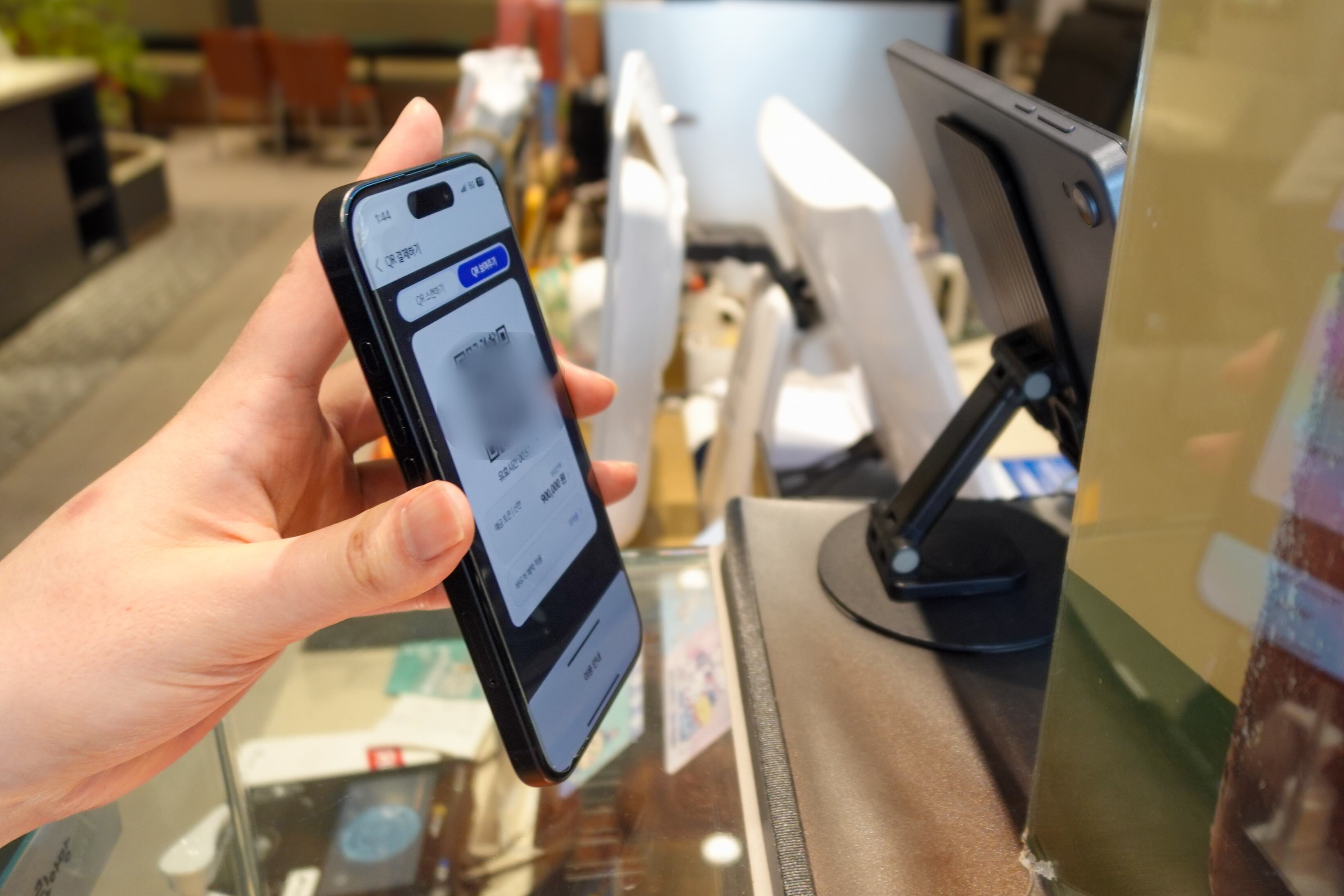 [체험기] 카페서 2초 만에 코인 결제… 한국은행 CBDC 테스트 참여해 보니 - 조선비즈