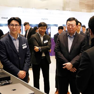 AI 도입 확대하는 롯데… 신동빈 회장 직접 나섰다