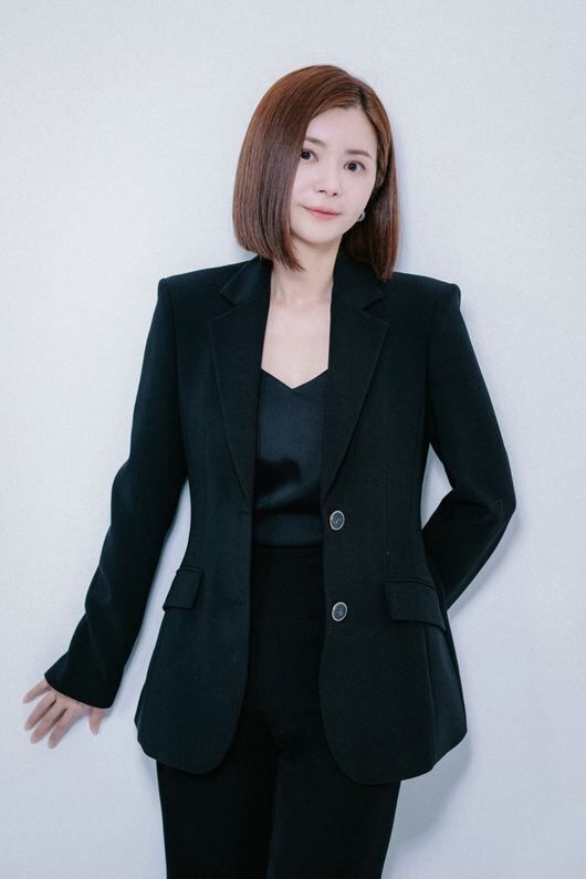 Jang Seo-hee Signs Exclusive Contract with Dante Entertainment