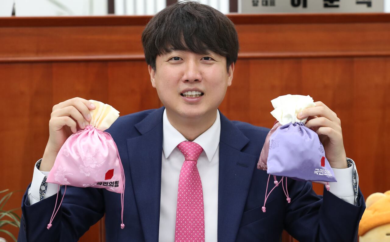 이준석 인터뷰]① “암호화폐, 일괄 과세 반대...법 개정해 유학비 송금은 허용해야” - 조선비즈