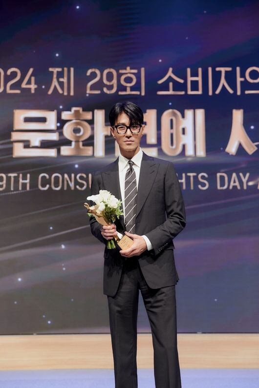 Cha Seung-won Named Actor of the Year at KCA Awards