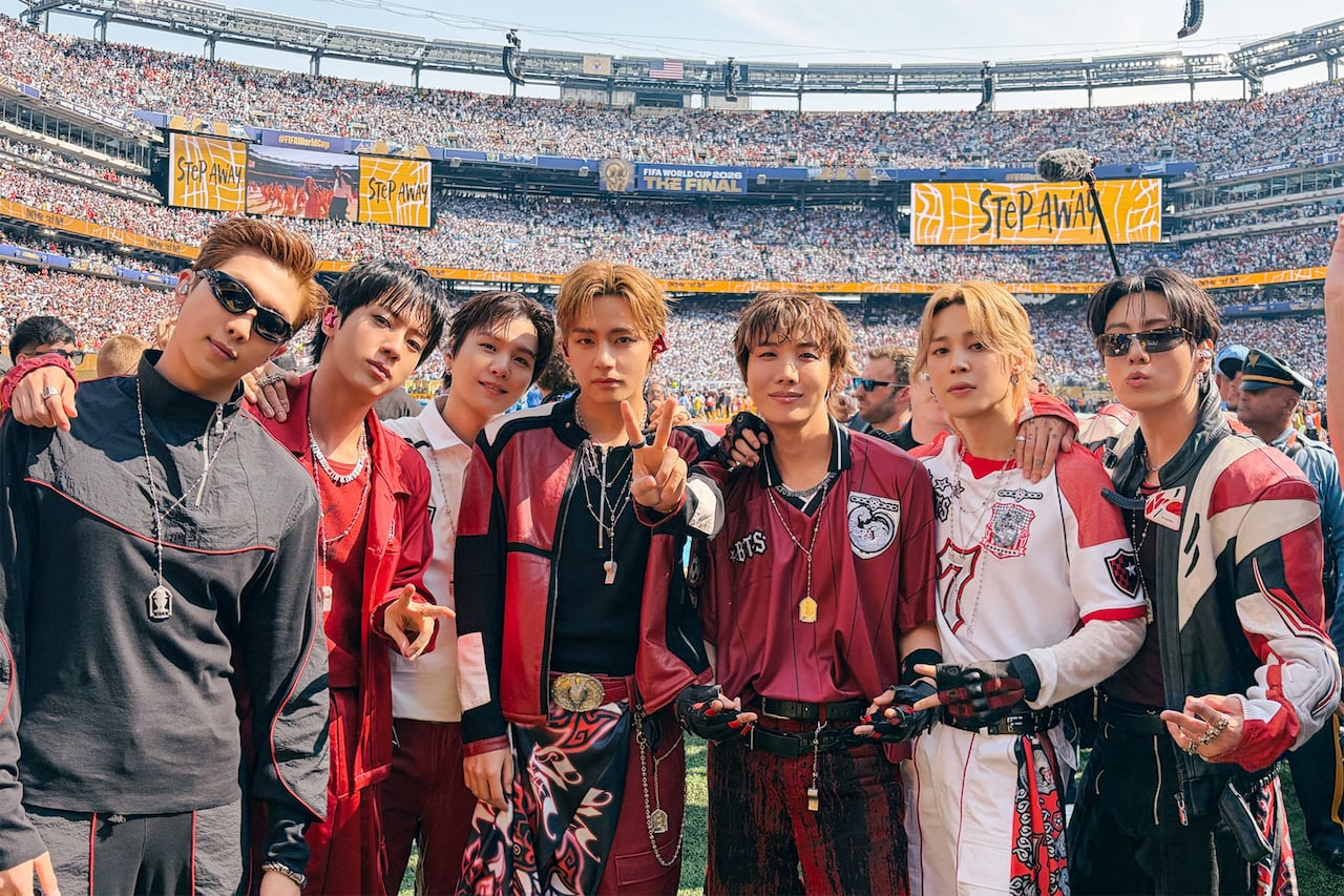 bts 衣装オークション