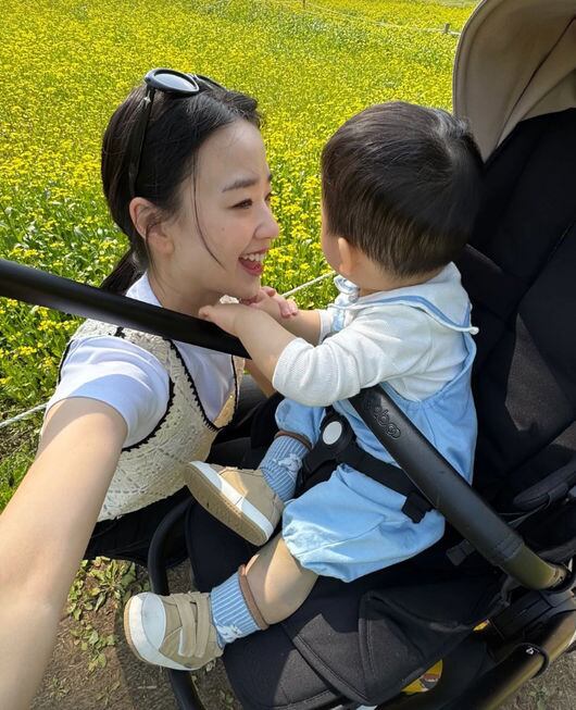 Son Yeon-jae Shares Playful Day at Amusement Park with Son
