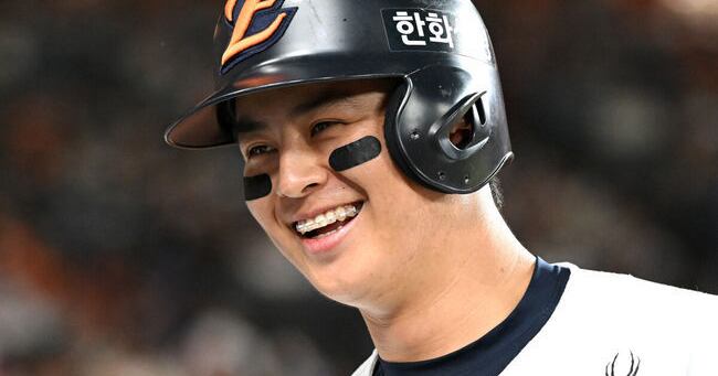 Roh Si-hwan resurges to lead Hanwha with clutch hitting and defense ...
