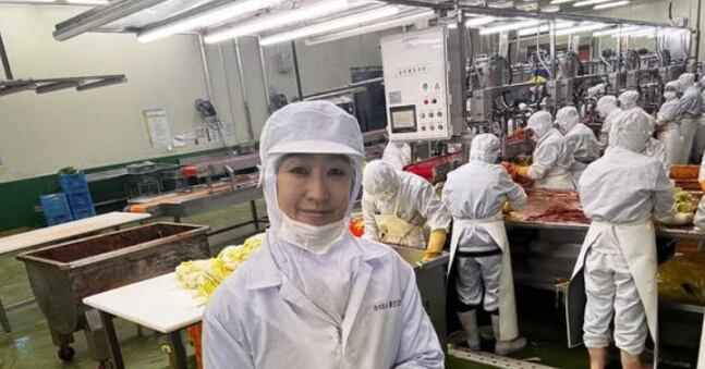 홍진경 김치 공장 내부 공개 보도 이미지